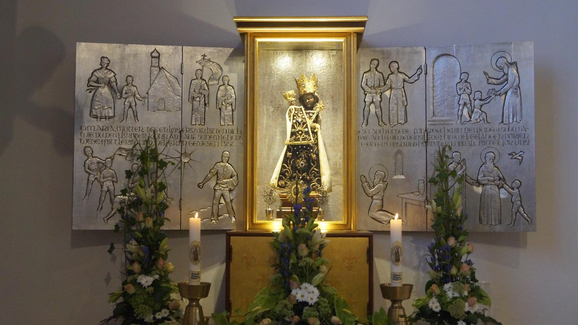 Die Schwarze Madonna von Güchenbach ist das ganze Jahr über auf dem Marienaltar der Pfarrkirche St. Josef in Riegelsberg aufgestellt.